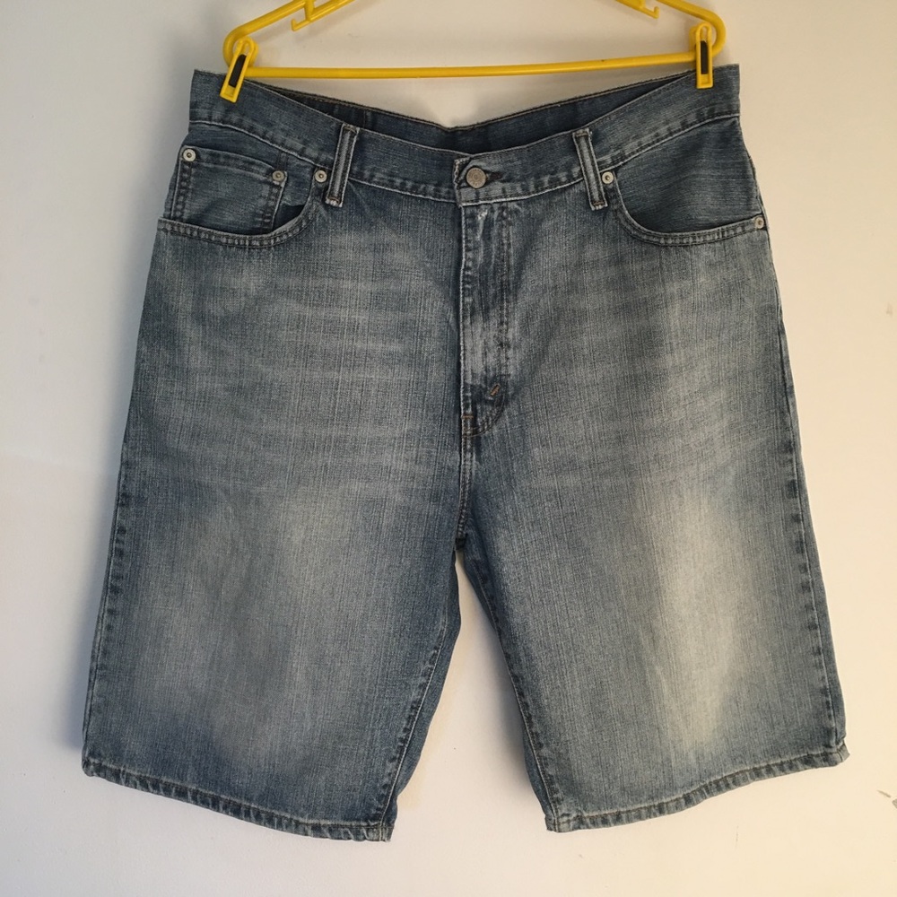 569 Levi’s jean shorts  size 36